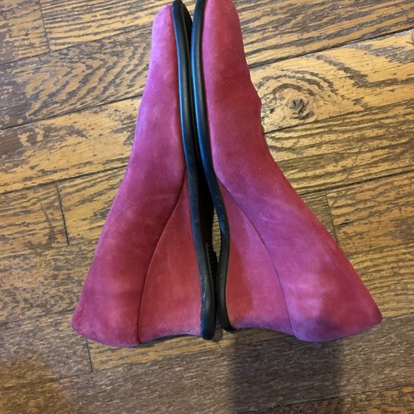 Arche Raspberry Closed Toe Suede Wedges (2") - Picture 3 of 4